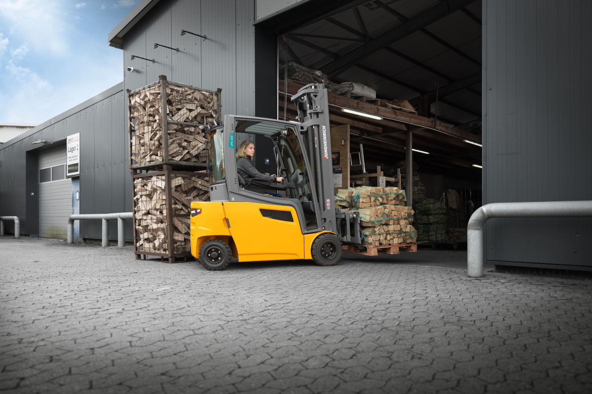 Jungheinrich gaffeltruck ved et lager